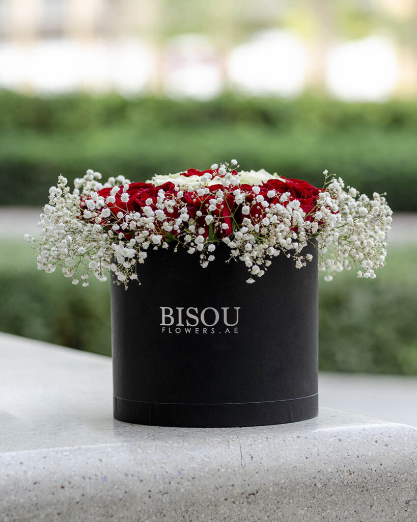baby rough 21 roses and gypsophila arranged in a drum box