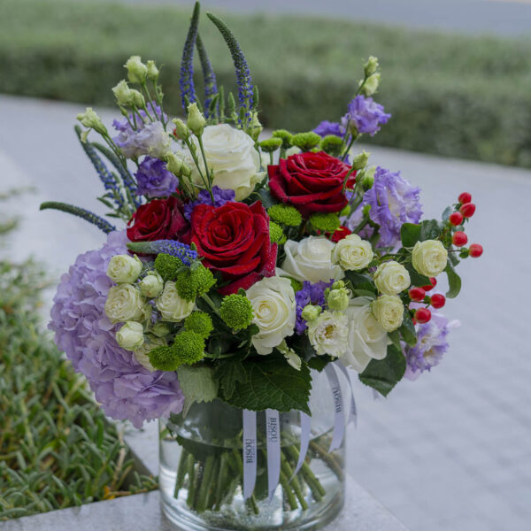 Cicely hand-tight flower arrangement