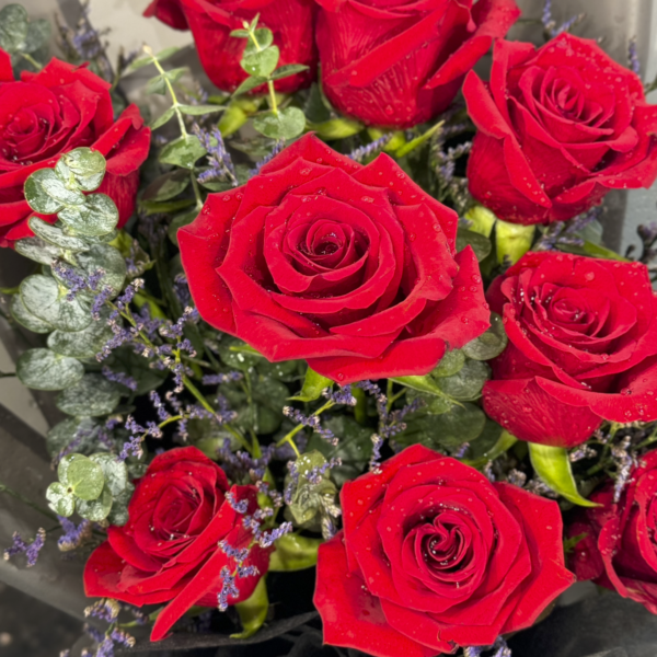 say love you with a flower bouquet